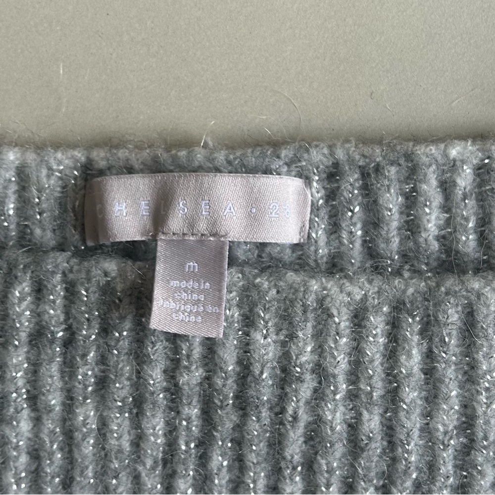 Chelsea28 Women’s gray Knit Metallic Ballet  Neck Pullover Sweater. Size M - Picture 6 of 11